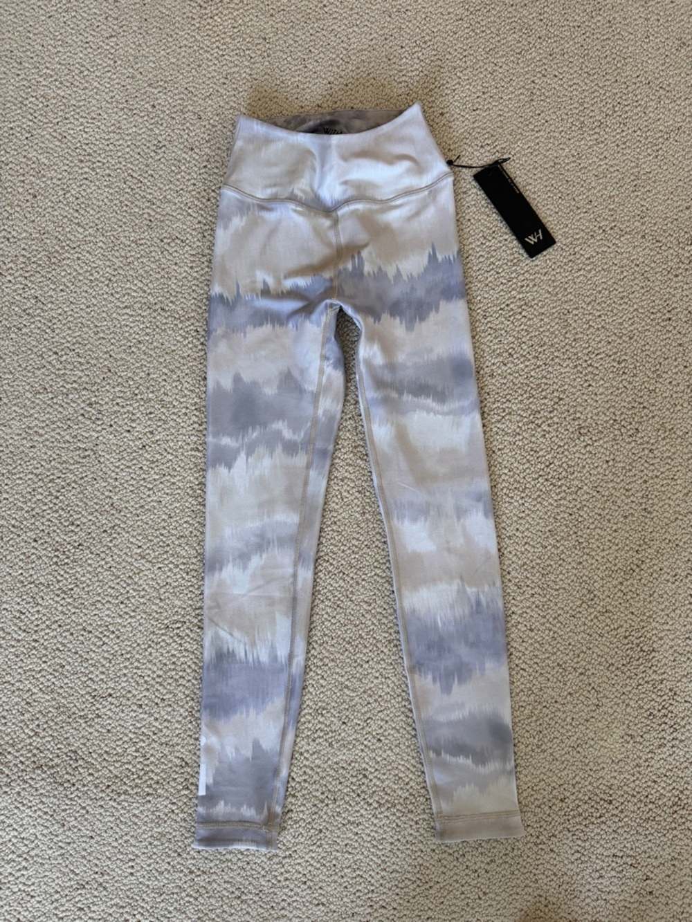 High-Waisted Tie-Dye Leggings in Light Gray & Cream